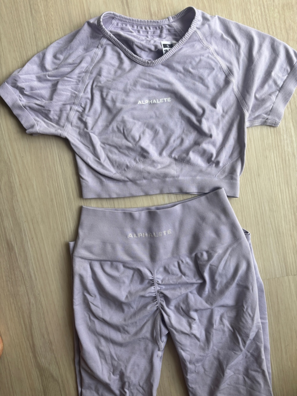 Alphalete Amplify Crop Top - Misty Lilac